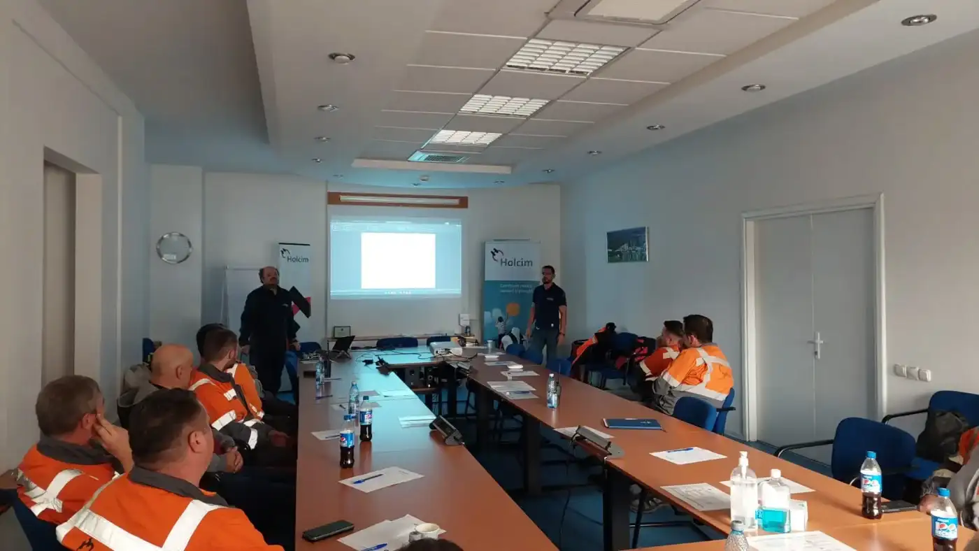 Echipa Safety Academy — instruire lucru la înălțime