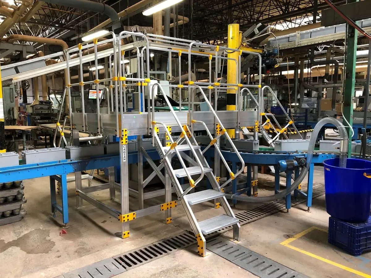 Platformă de trecere peste bandă transportoare — imaginea 1