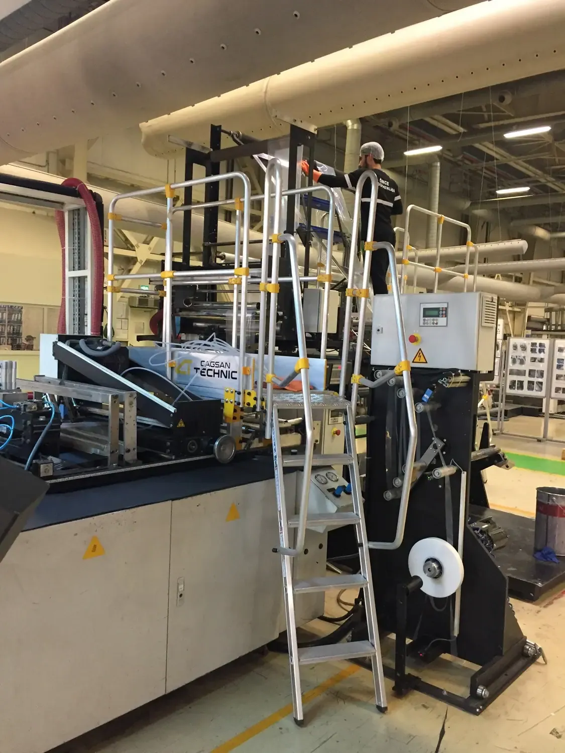 Platformă de acces pentru utilaj industrial — imaginea 6