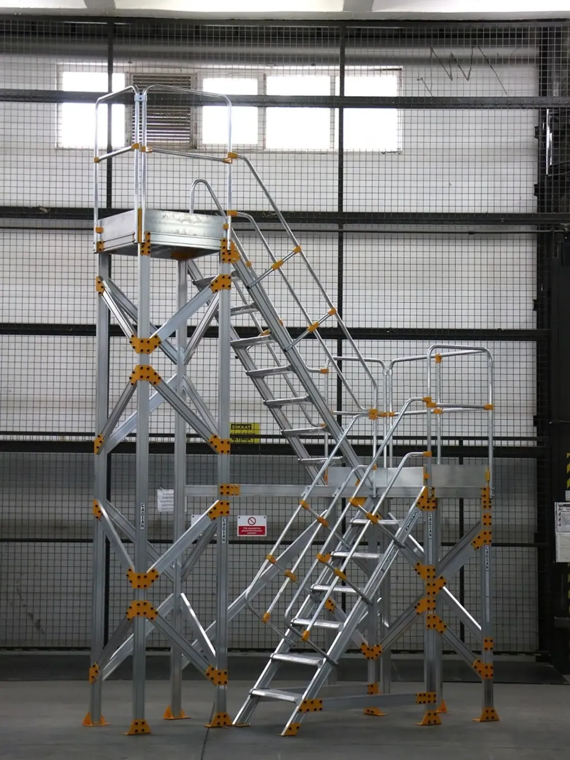 Platformă de acces pentru utilaj industrial — imaginea 9