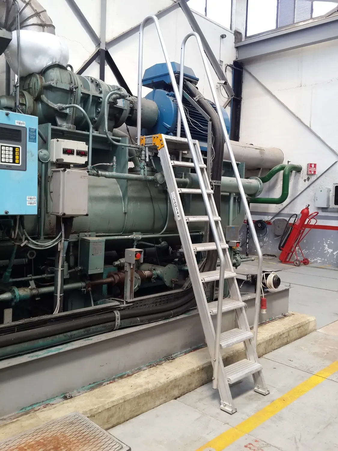 Platformă de acces pentru utilaj industrial — imaginea 13