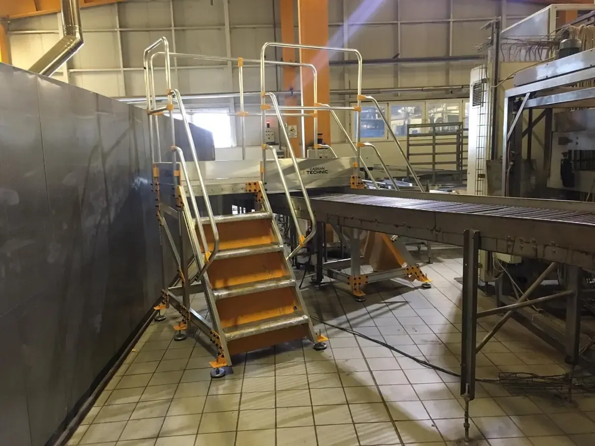 Platformă de trecere peste bandă transportoare — imaginea 26