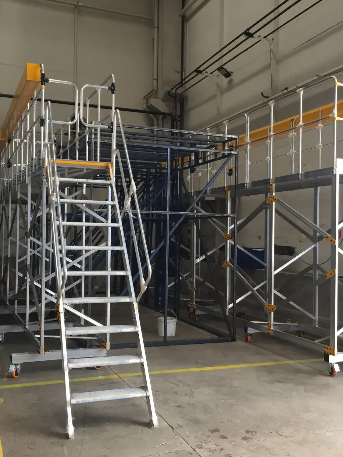 Platformă de acces pentru rezervoare, silozuri și HVAC — imaginea 28