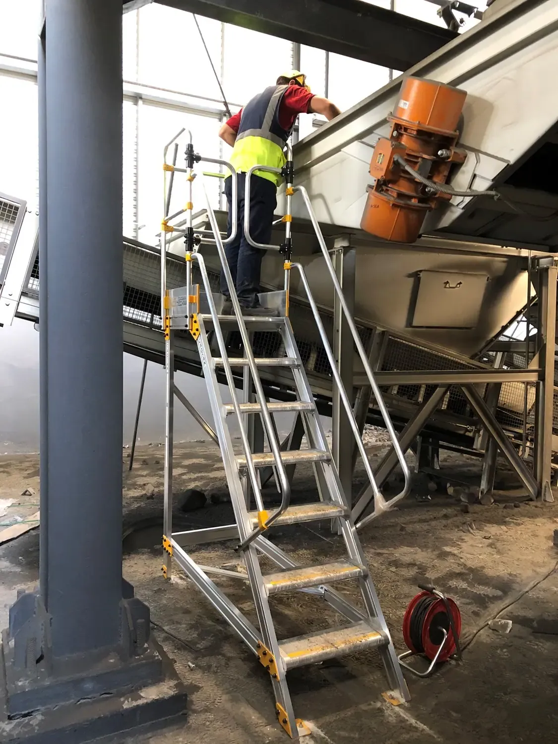 Platformă de acces pentru rezervoare, silozuri și HVAC — imaginea 37