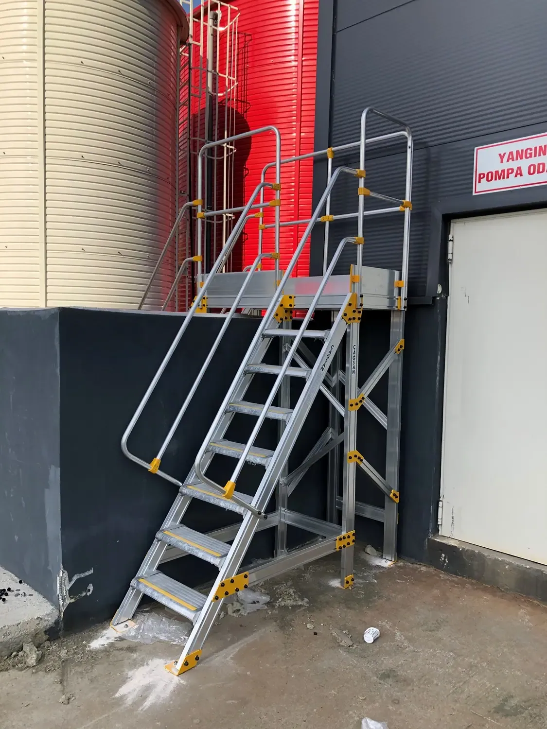 Platformă de acces pentru rezervoare, silozuri și HVAC — imaginea 38